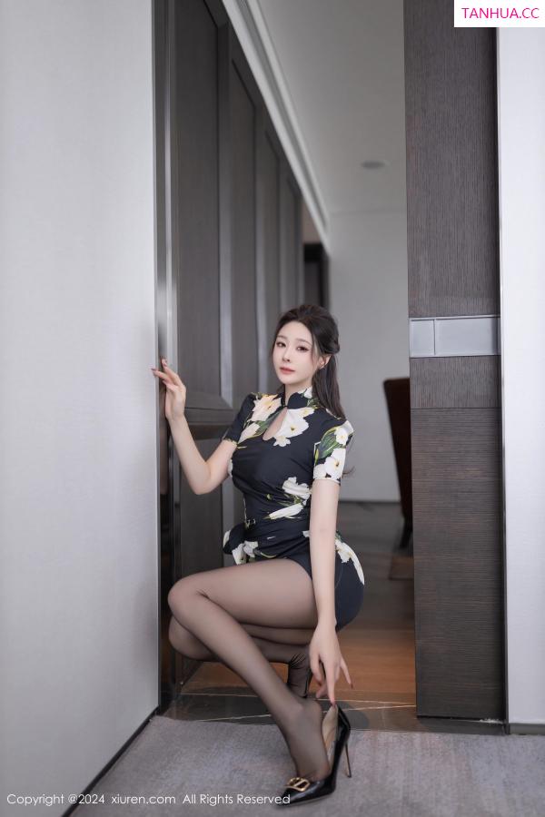逗逗DouDou  [XiuRen]高清写真图 2024.06.27 No.8768 小逗逗 黑丝美腿第6张图片